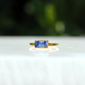 18k Yellow Gold 1.13 Carat Tanzanite Baguette Ring