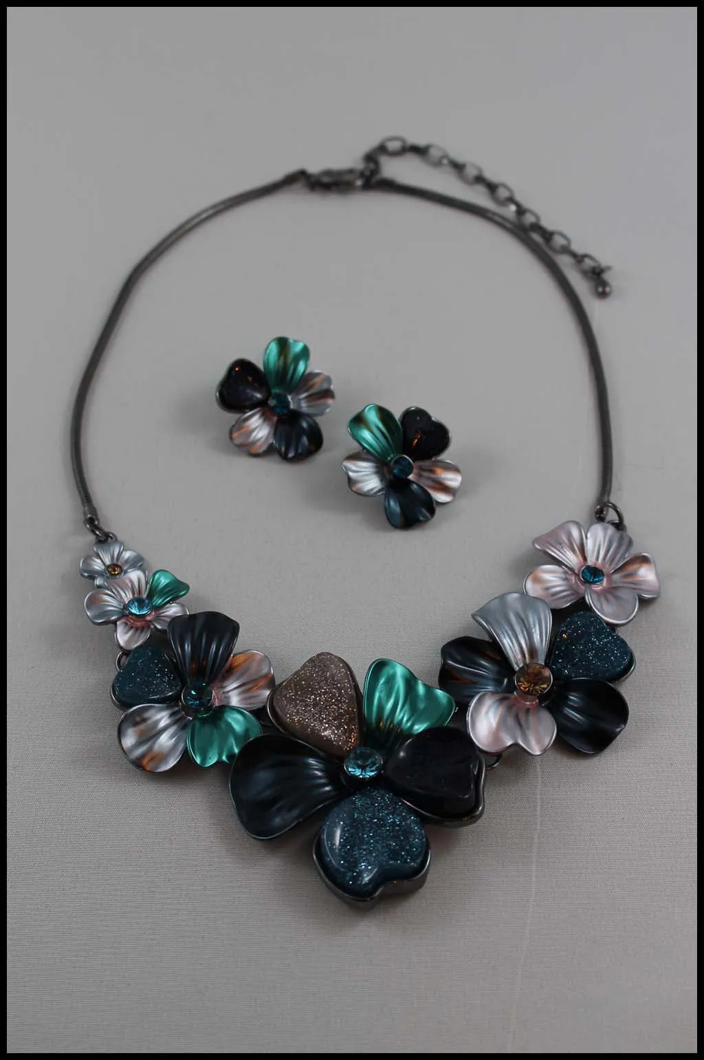 Art Deco Enamel Flower Necklace