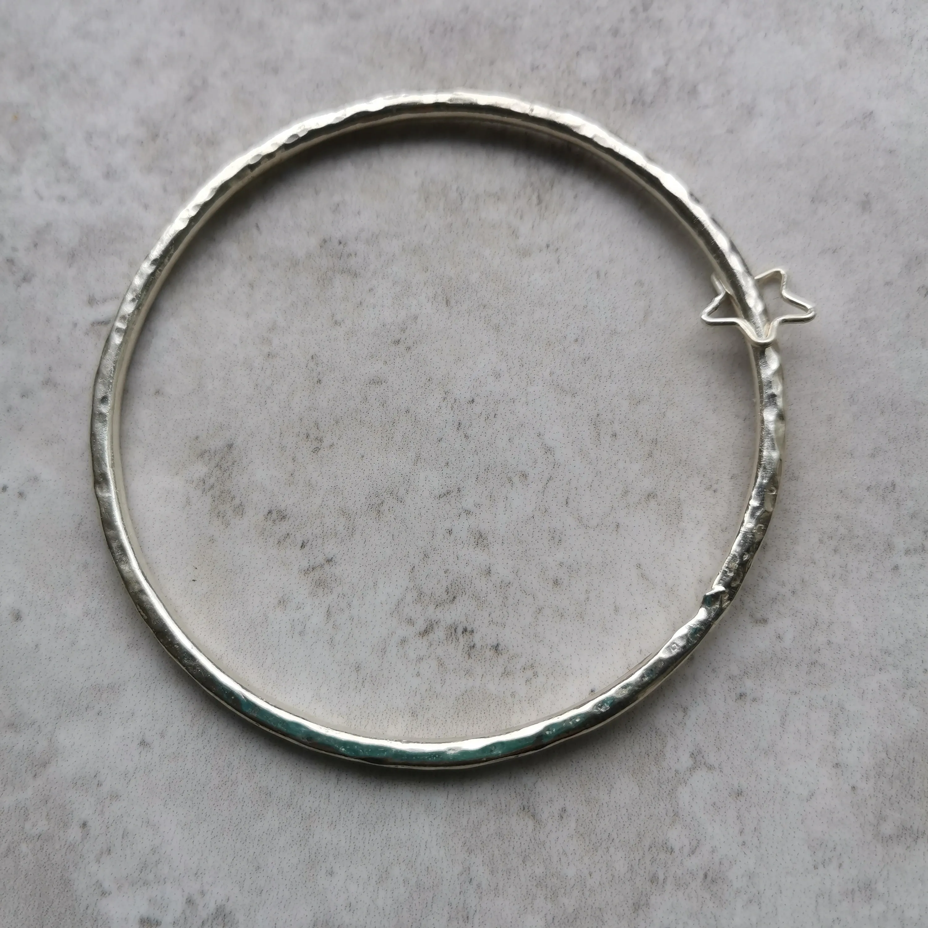 Bangle - Hammered with hollow star