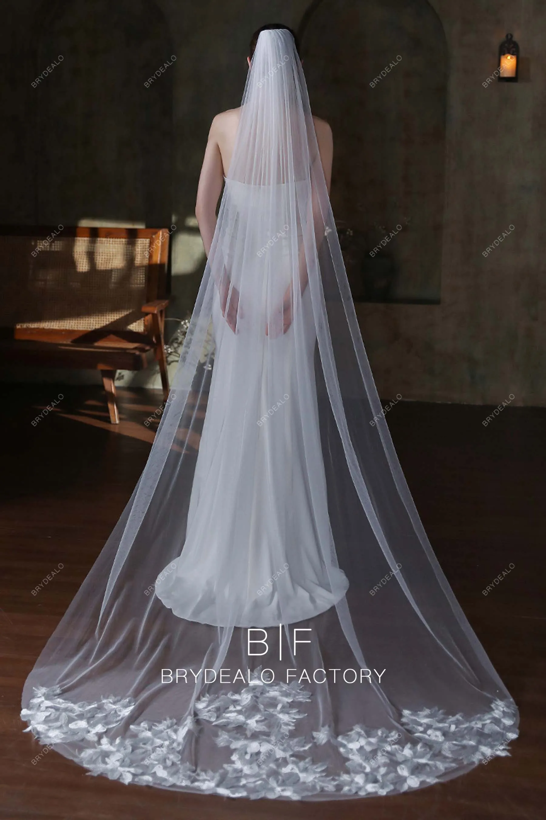 Beautiful Lace Single Tier Chapel Length Wholesale Wedding Veil