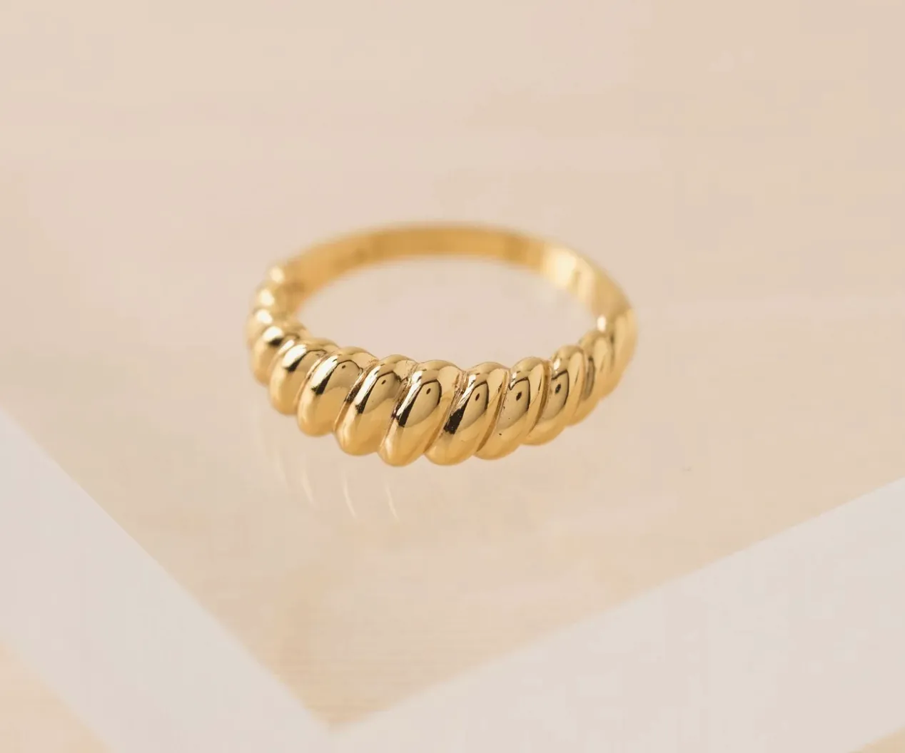 Demi Fine Twist Dome | Ring