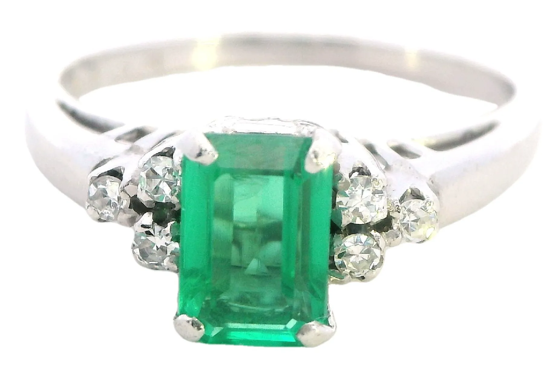 Elegant White Gold Emerald and Diamond Ring - Timeless Beauty