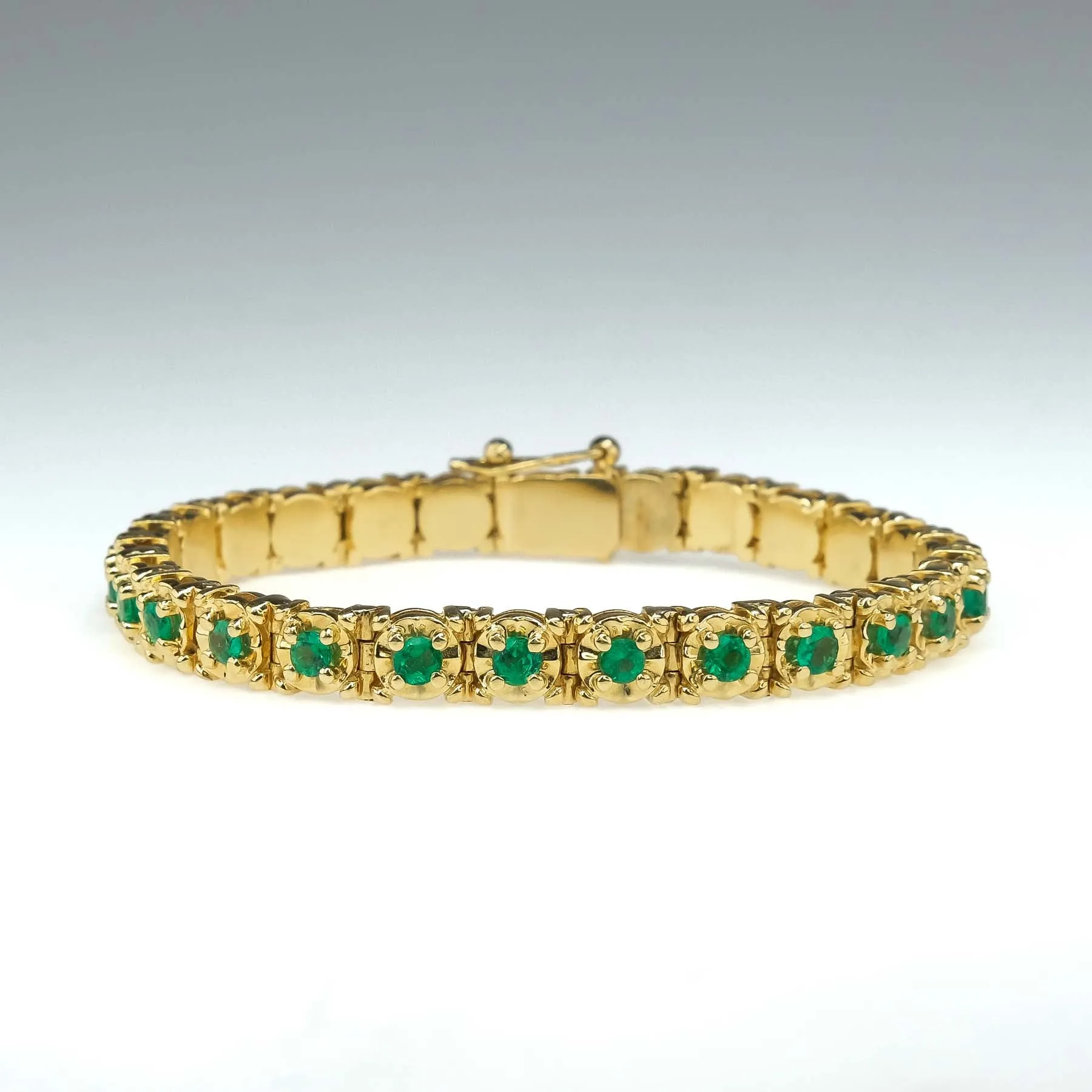 Emerald Tennis Bracelet in 18K Yellow Gold