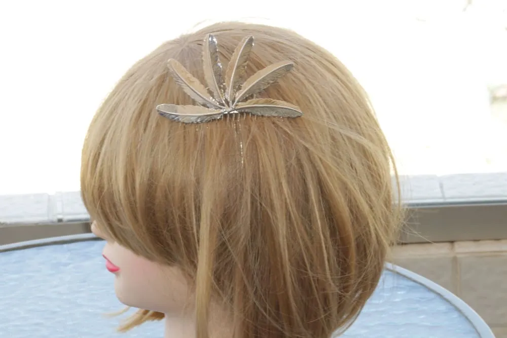 FEATHER HAIR COMB