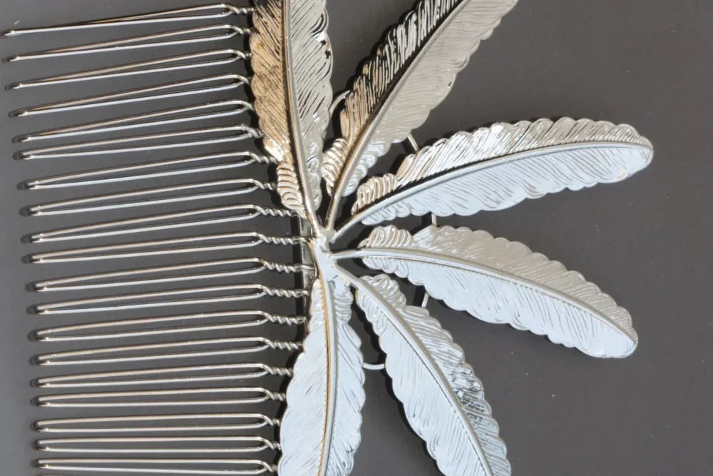 FEATHER HAIR COMB