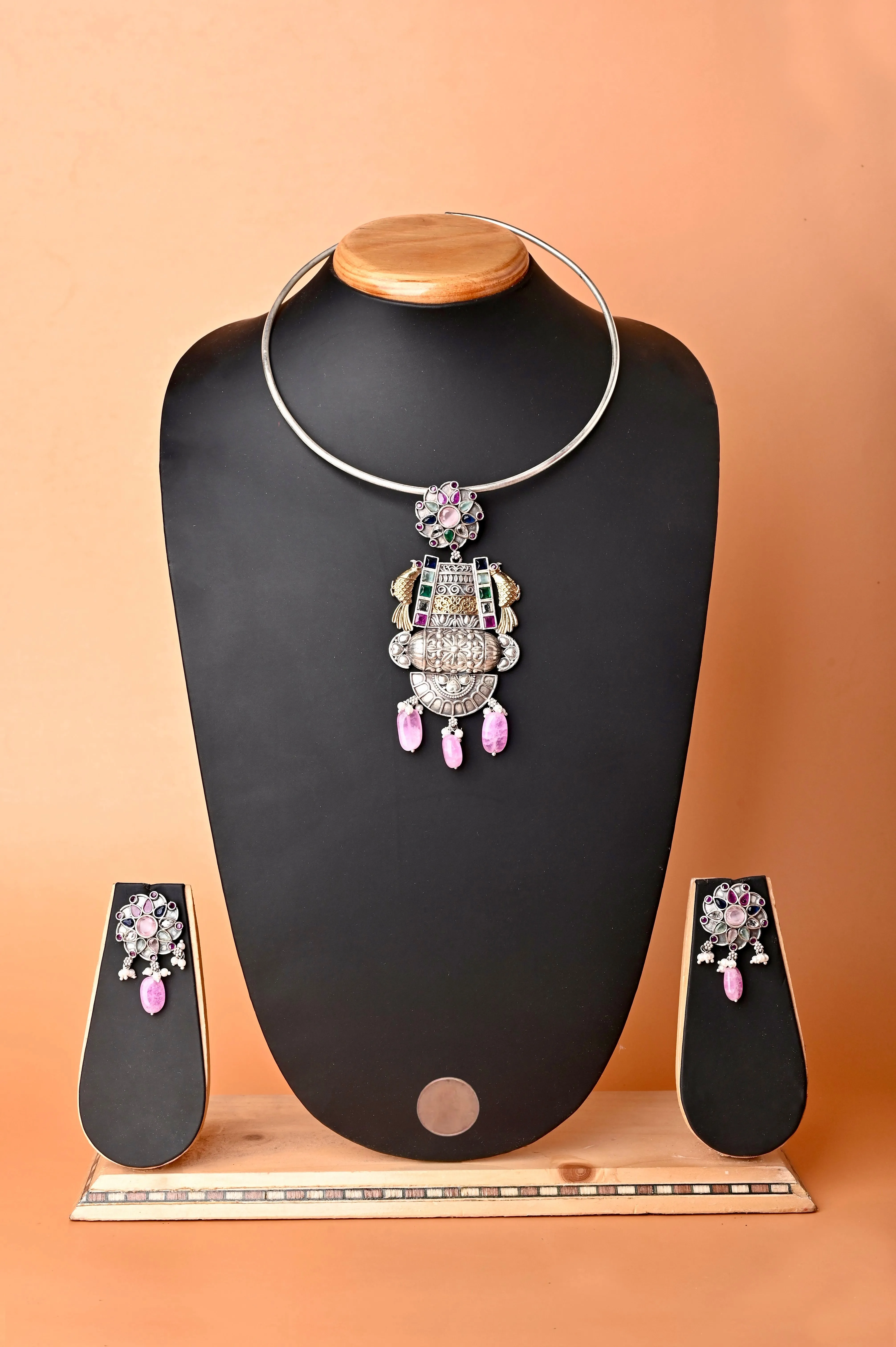 Silver Collar Style Hansuli necklace Set with Dual Tone Monalisa Stone Pendant