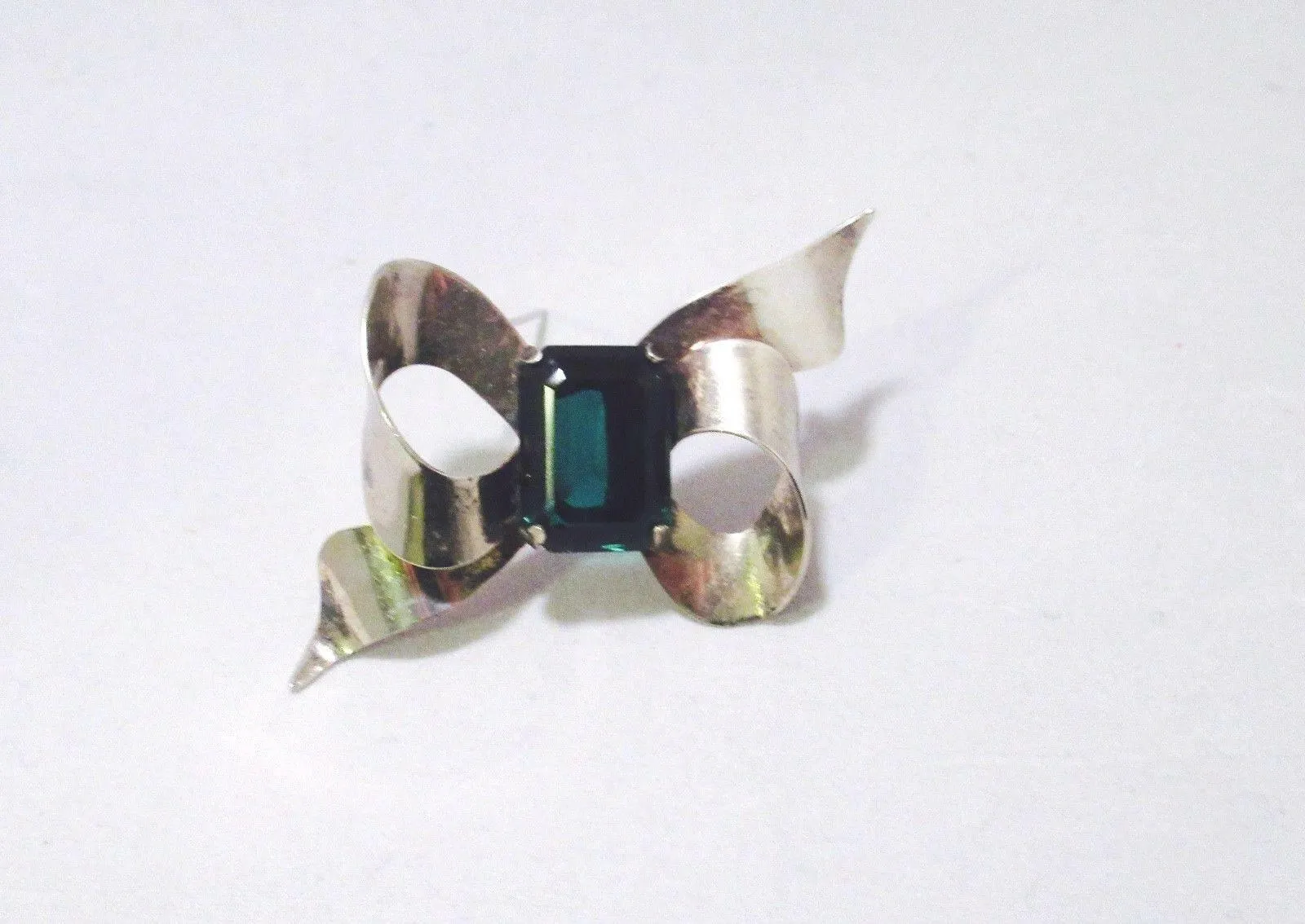 Vintage Sterling Silver Bow Brooch with Emerald Cut Deep Green Stone