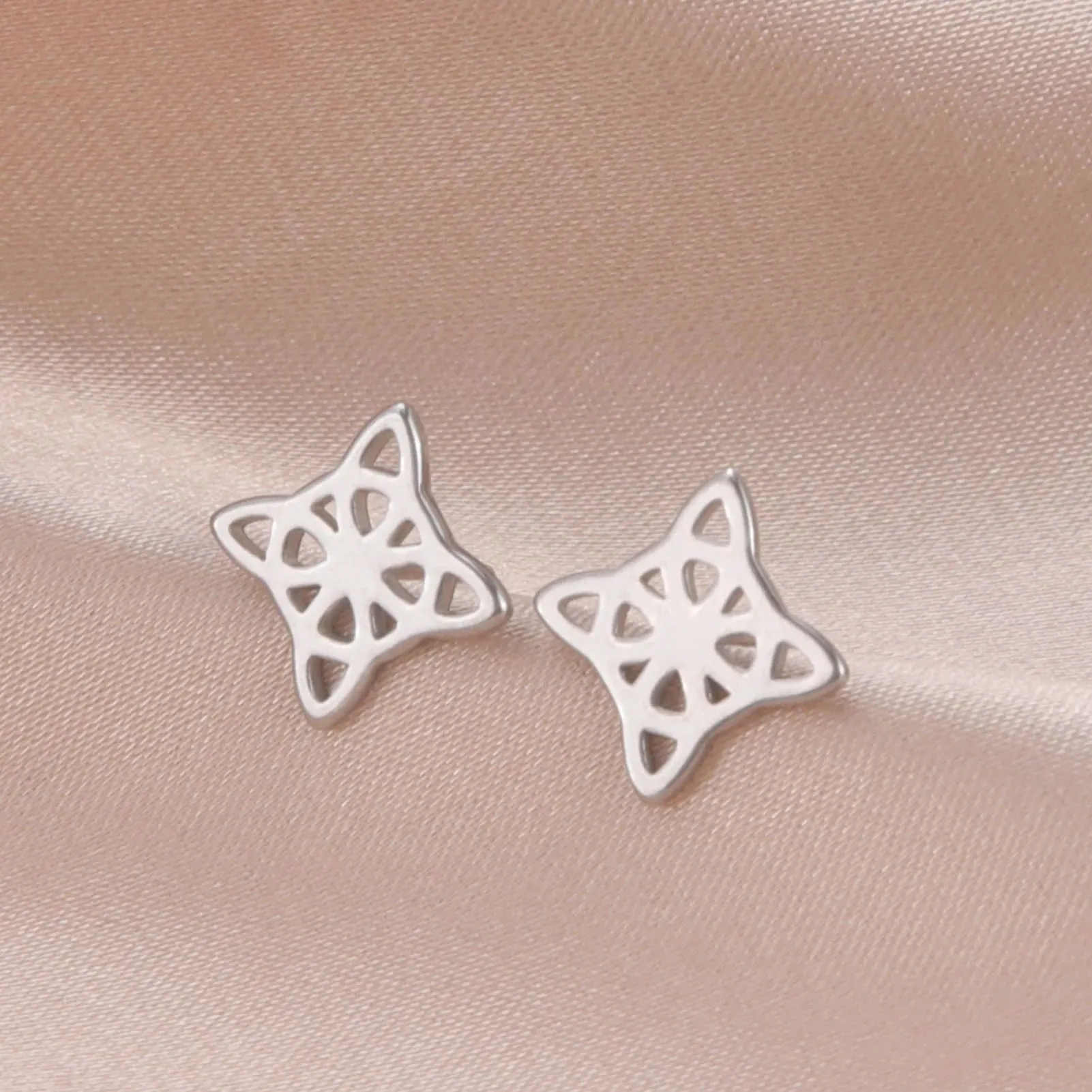 Witchcraft Stainless Steel Witch Knot Stud Earrings for Women Celtic Knot Amulet Protection Earring Jewelry Valentines Day Gift